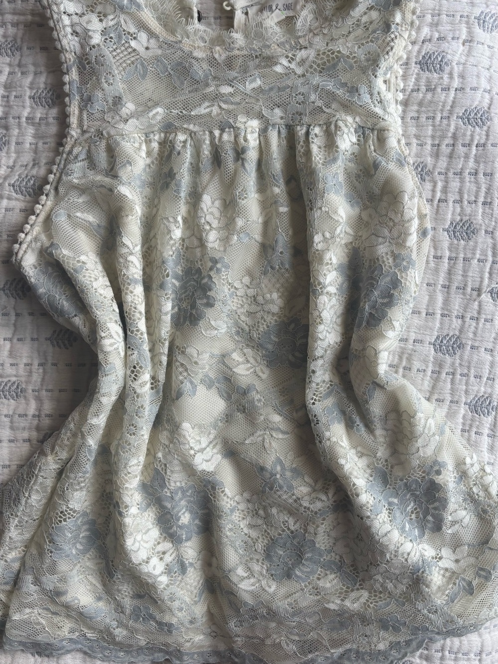 Source Unknown Cream and Light Gray Lace Sleeveless Blouse